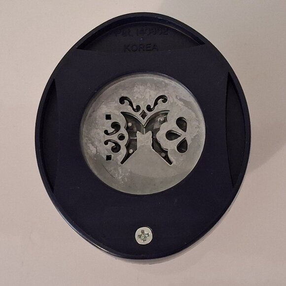 Fiskars 3-In-1 Corner Punch-Lace Scrapbooking Card Making - Picture 4 of 5